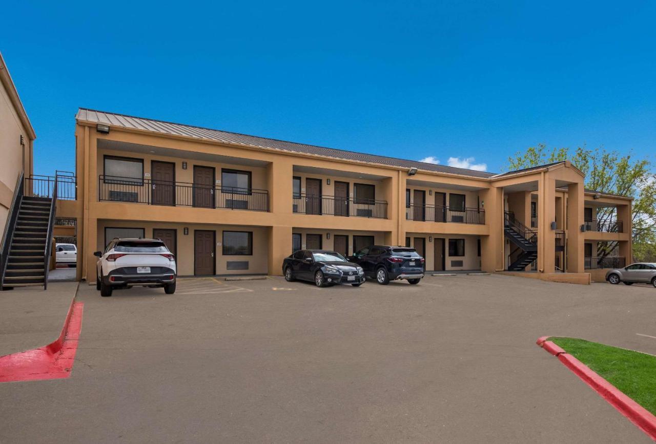 Quality Inn & Suites Round Rock Exterior photo