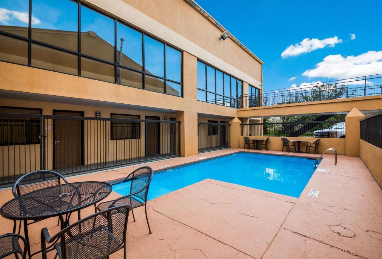 Quality Inn & Suites Round Rock Exterior photo